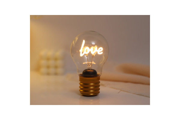 TISCHLEUCHTE I-TOTAL LIEBE
